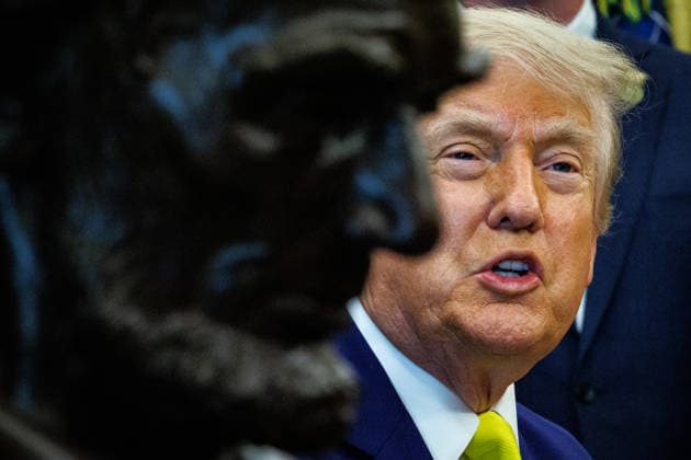 DC: President Trump Announces $700 million Beautiful, Clean Coal Investment U.S. President Donald Trump is seen speaking past a bust of President Abraham Lincoln during an announcement on Beautiful, Clean Coal in the Oval Office at the White House on June 4, 2026 in Washington, D.C. Trump is announcing a plan to invest $700 million for coal plants and energy infrastructure using the Defense Production Act. (Photo by Samuel Corum Pool ABACAPRESS.COM) Washington DC United States  Copyright: xPool ABACAx