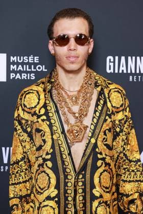 Gianni Versace Retrospective Photocall - Paris Theo Gambetta attends the Gianni Versace Retrospective Photocall held at the Maillol Meseum on June 4, 2026 in Paris, France. Photo by David BoyerBACAPRESS.COM Paris France  Copyright: xBoyerxDavid ABACAx