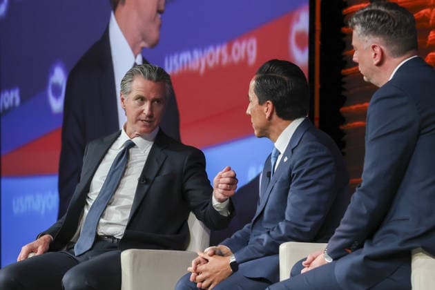 94th Annual Meeting of the United States Conference of Mayors in California LONG BEACH, CALIFORNIA - JUNE 4: Governor Gavin Newsom, San Diego Mayor Todd Gloria and Oklahoma City Mayor David Holt attends the 94th Annual Meeting of the United States Conference of Mayors in Long Beach, California on June 4, 2026. Myraneli Fabian Anadolu California United States. Editorial use only. Please get in touch for any other usage.  Copyright: x2026xAnadoluxMyranelixFabianx