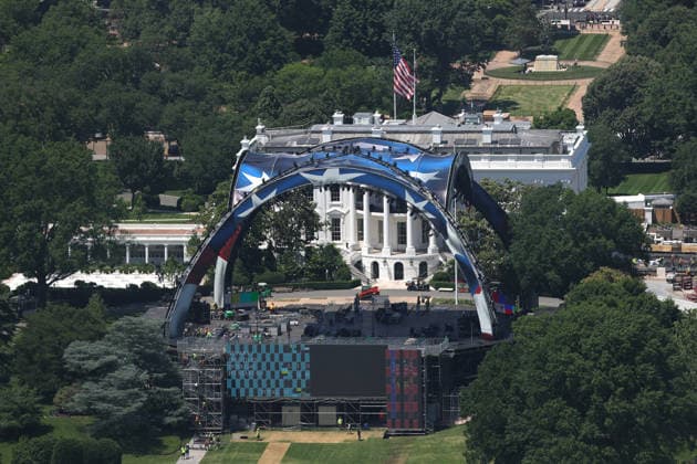 WASHINGTON, D.C. - JUNE 4: Construction continues for UFC Freedom 250 at the White House in Washington DC on June 4, 2026 in Washington, D.C> Copyright: xmpi34x