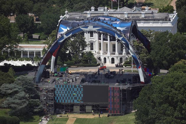 WASHINGTON, D.C. - JUNE 4: Construction continues for UFC Freedom 250 at the White House in Washington DC on June 4, 2026 in Washington, D.C> Copyright: xmpi34x