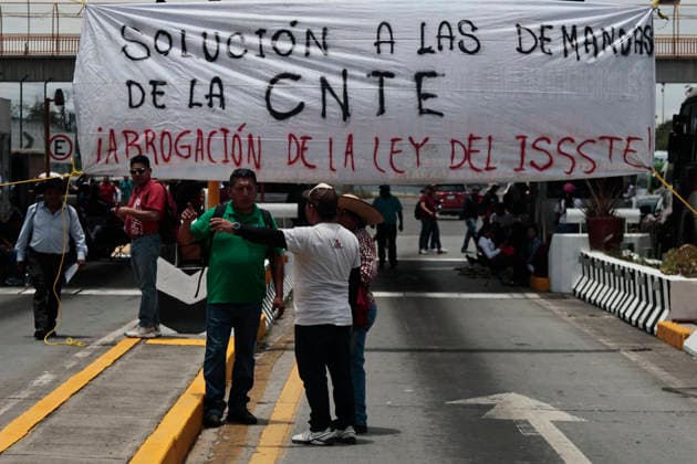 June 4, 2026, Mexico City, Cdmx, Mexico: As part of a day of blockades and demonstrations by the CNTE, they took over the Chalco tollbooth, which connects to the volcanic region and the state of Morelos, near Cuernavaca, close to the exit towards Puebla. During their peaceful protest, they allowed private and cargo vehicles to pass through without paying the toll, aiming to pressure the government of Claudia Sheinbaum to repeal the ISSSTE law, which has generated discontent and insecurity regarding the retirement of education workers. This law was modified by former President Enrique PeoÂ±a Nieto. The CNTE teachers union has requested a meeting with the president, but she has rejected their request. Because of this refusal, the teachers h - ZUMAp204 20260604_zip_p204_037 Copyright: xJosuexPerezx