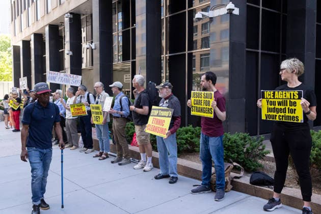 June 4, 2026, New York, New York, USA: Demonstrators join Rise and Resist s weekly vigil for those impacted by the Trump administration s immigrant detention and mass deportation policies outside the immigration courts, Department of Homeland Security and U.S. Immigration and Customs Enforcement offices at 26 Federal Plaza in Lower Manhattan. Participants hold signs that read ICE AGENTS You will be judged for your crimes JESUS SAID CARE FOR STRANGERS STOP TRUMP s ETHNIC CLEANSING. Protesters denounce the newest Justice Department policies of moving up the dates of immigrants hearings and scheduling mega masters, calendar hearings including 100 or more people at a time. New York USA - ZUMAr174 20260604_znp_r174_023 Copyright: xGinaxMxRandazzox