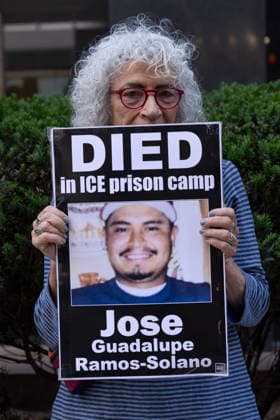June 4, 2026, New York, New York, USA: Demonstrators join Rise and Resist s weekly vigil for those impacted by the Trump administration s immigrant detention and mass deportation policies outside the immigration courts, Department of Homeland Security and U.S. Immigration and Customs Enforcement offices at 26 Federal Plaza in Lower Manhattan. A participant holds a sign that reads DIED in ICE prison camp Jose Guadalupe Ramos-Solano with his picture. Protesters denounce the newest Justice Department policies of moving up the dates of immigrants hearings and scheduling mega masters, calendar hearings including 100 or more people at a time. New York USA - ZUMAr174 20260604_znp_r174_024 Copyright: xGinaxMxRandazzox