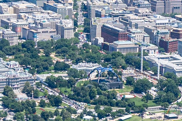June 4, 2026, Washington, Dc, United States: The White House is seen from above with the Octagon set up for the June 14, 2026 UFC fight planned on the South Lawn visible alongside construction of President Trump s planned ballroom over the former site of the East Wing in Washington. Washington United States - ZUMAs197 20260604_aaa_s197_241 Copyright: xJenxGolbeckx
