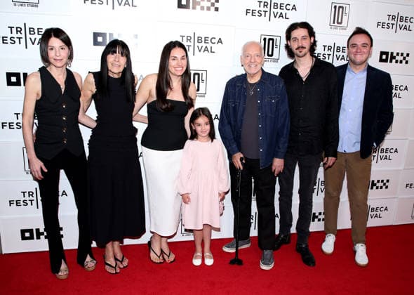 Tribeca Film Festival Frampton World Premiere Liz Ross, Carole Blakey-Cole, Jade Frampton, Elle Homburger, Peter Frampton, Julian Frampton and Sam Homburger attending the Tribeca Film Festival Frampton World Premiere held at OKX Theater at BMCC TPAC on June 4, 2026 in New York City, NY New York City OKX Theater at BMCC TPAC NY USA Copyright: xStevenxBergman AFF-USA.COMx
