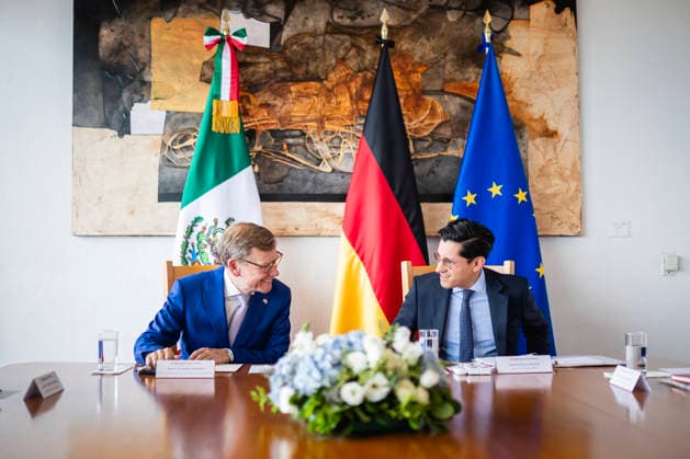 (L-R) Johann Wadephul (CDU), Bundesaussenminister, und Roberto Velasco Alvarez, Aussenminister von Mexiko, aufgenommen im Rahmen eines Treffens in Mexiko Stadt, 04.06.2026. Fotografiert im Auftrag des Auswaertigen Amtes Mexiko Stadt Mexiko *** L R Johann Wadephul CDU , Federal Foreign Minister, and Roberto Velasco Alvarez, Foreign Minister of Mexico, photographed during a meeting in Mexico City, 04 06 2026 Photographed on behalf of the Federal Foreign Office Mexico City Mexico Copyright: xJulianexSonntag AAx