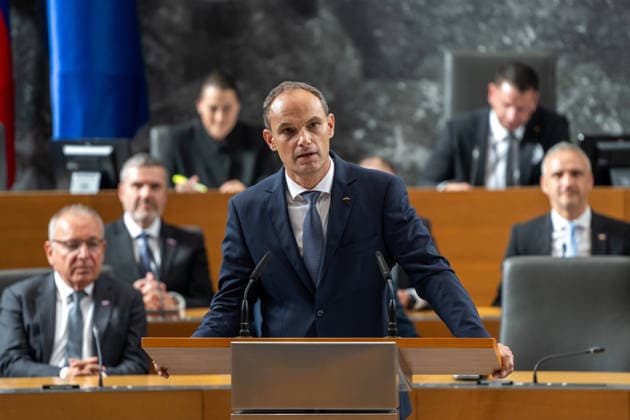 National Assembly of Slovenia in Ljubljana - 04 Jun 2026 Anže Logar Slovenian Minister of Economy, Labour and Sport attends the First meeting of 16th Government of Slovenia. Ljubljana Slovenia Copyright: xAndrejxTarfilax xSOPAxImagesx DSC_0118