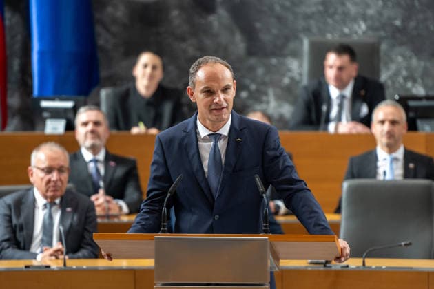 National Assembly of Slovenia in Ljubljana - 04 Jun 2026 Anže Logar Slovenian Minister of Economy, Labour and Sport attends the First meeting of 16th Government of Slovenia. Ljubljana Slovenia Copyright: xAndrejxTarfilax xSOPAxImagesx DSC_0128