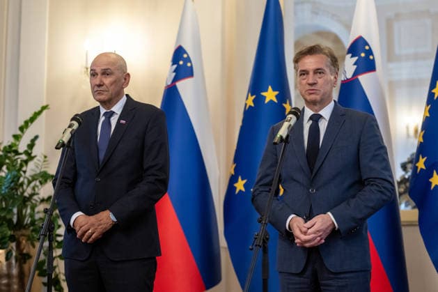 National Assembly of Slovenia in Ljubljana - 04 Jun 2026 Janez Janöa Prime Minister of Slovenia (L) and Robert Golob former Prime Minister of Slovenia (R) attend the First meeting of 16th Government of Slovenia. Ljubljana Slovenia Copyright: xAndrejxTarfilax xSOPAxImagesx DSC_0284
