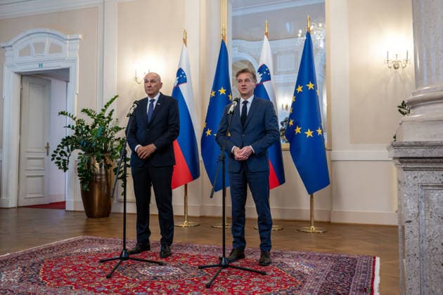 National Assembly of Slovenia in Ljubljana - 04 Jun 2026 Janez Janöa Prime Minister of Slovenia (L) and Robert Golob former Prime Minister of Slovenia (R) attend the First meeting of 16th Government of Slovenia. Ljubljana Slovenia Copyright: xAndrejxTarfilax xSOPAxImagesx DSC_9847