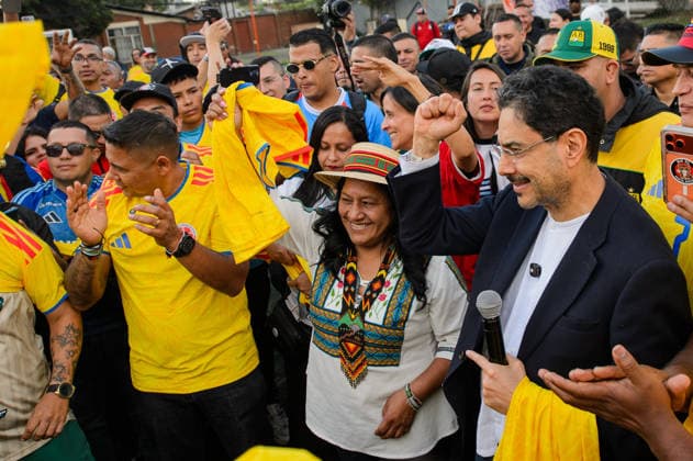 June 4, 2026, Bogota, Bogota D.C, Colombia: Colombian left-wing presidential candidate Ivan Cepeda and his running mate Aida Quilcue receive support from football fans in the midst of the presidential runoffs on June 4, 2026, in Bogota, Colombia. Bogota Colombia - ZUMAvp1_ 20260604_zia_vp1_007 Copyright: xSebastianxBarrosx