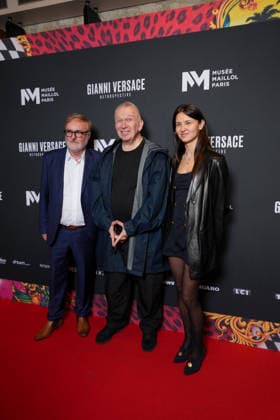 Jean Paul Gaultier, Karl von der Ahé exhibition curator , Saskia Lubnow exhibition curator Personalities at the first major French retrospective devoted to Gianni Versace at the Musée Maillol in Paris June 4, 2026 Gianni Versace Retrospective brings together nearly 450 exceptional pieces original creations and silhouettes, accessories, sketches, decorative objects, photographs, In a resolutely pop scenography designed by Nathalie Crinière, the exhibition retraces an entire career dedicated to creation, and reveals the multiple inspirations that shaped Versaces universe  Copyright: xAnne-SophiexGuebeyx xBestimagexAnne-SophiexGuebeyx xBestimagex