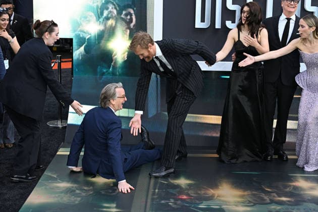 Disclosure Day UK Premiere LONDON, ENGLAND - JUNE 04: David Koepp, Wyatt Russell, Eve Hewson, Colin Firth and Emily Blunt attending Disclosure Day UK Premiere, Cineworld, Leicester Square on June 04, 2026 in London, England. CAP MAR MAR Great Britain Copyright: xMartinxHarris CapitalxPicturesx