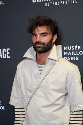 Keyvan Nejad Personalities at the first major French retrospective devoted to Gianni Versace at the Musée Maillol in Paris on June 4, 2026 Gianni Versace Retrospective brings together nearly 450 exceptional pieces original creations and silhouettes, accessories, sketches, decorative objects, photographs, In a resolutely pop scenography designed by Nathalie Crinière, the exhibition retraces an entire career dedicated to creation, and reveals the multiple inspirations that shaped Versaces universe  Copyright: xAnne-SophiexGuebeyx xBestimagexAnne-SophiexGuebeyx xBestimagex