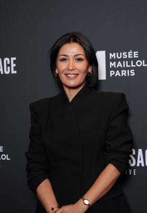 Karima Charni Personalities at the first major French retrospective devoted to Gianni Versace at the Musée Maillol in Paris on June 4, 2026 Gianni Versace Retrospective brings together nearly 450 exceptional pieces - original creations and silhouettes, accessories, sketches, decorative objects, photographs, In a resolutely pop scenography designed by Nathalie Crinière, the exhibition retraces an entire career dedicated to creation, and reveals the multiple inspirations that shaped Versaces universe  Copyright: xAnne-SophiexGuebeyx xBestimagexAnne-SophiexGuebeyx xBestimagex