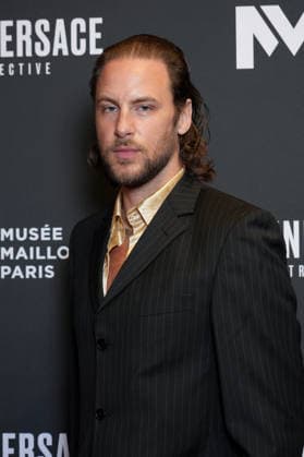 Kelly Phœnix Personalities at the first major French retrospective devoted to Gianni Versace at the Musée Maillol in Paris on June 4, 2026 Gianni Versace Retrospective brings together nearly 450 exceptional pieces original creations and silhouettes, accessories, sketches, decorative objects, photographs, In a resolutely pop scenography designed by Nathalie Crinière, the exhibition retraces an entire career dedicated to creation, and reveals the multiple inspirations that shaped Versaces universe  Copyright: xAnne-SophiexGuebeyx xBestimagexAnne-SophiexGuebeyx xBestimagex
