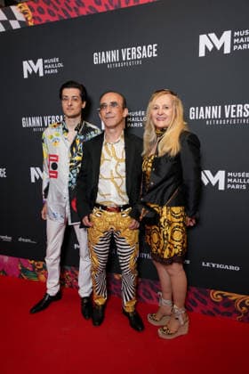 Salvatore Alderuccio, Alain Alderuccio, Doriana Alderuccio Personalities at the first major French retrospective devoted to Gianni Versace at the Musée Maillol in Paris on June 4, 2026 Gianni Versace Retrospective brings together nearly 450 exceptional pieces - original creations and silhouettes, accessories, sketches, decorative objects, photographs, In a resolutely pop scenography designed by Nathalie Crinière, the exhibition retraces an entire career dedicated to creation, and reveals the multiple inspirations that shaped Versaces universe  Copyright: xAnne-SophiexGuebeyx xBestimagexAnne-SophiexGuebeyx xBestimagex