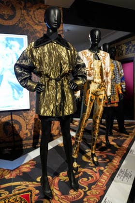 Illustration Personalities at the first major French retrospective devoted to Gianni Versace at the Musée Maillol in Paris on June 4, 2026 Gianni Versace Retrospective brings together nearly 450 exceptional pieces - original creations and silhouettes, accessories, sketches, decorative objects, photographs, In a resolutely pop scenography designed by Nathalie Crinière, the exhibition retraces an entire career dedicated to creation, and reveals the multiple inspirations that shaped Versaces universe  Copyright: xAnne-SophiexGuebeyx xBestimagexAnne-SophiexGuebeyx xBestimagex