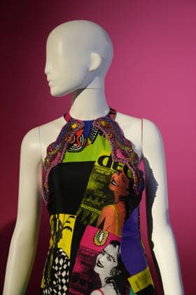 Illustration Personalities at the first major French retrospective devoted to Gianni Versace at the Musée Maillol in Paris on June 4, 2026 Gianni Versace Retrospective brings together nearly 450 exceptional pieces - original creations and silhouettes, accessories, sketches, decorative objects, photographs, In a resolutely pop scenography designed by Nathalie Crinière, the exhibition retraces an entire career dedicated to creation, and reveals the multiple inspirations that shaped Versaces universe  Copyright: xAnne-SophiexGuebeyx xBestimagexAnne-SophiexGuebeyx xBestimagex