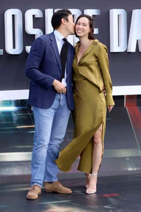 Henry Golding mit Ehefrau Liv Lo Golding bei der Premiere des Kinofilms Disclosure Day im Cineworld Leicester Square. London, 04.06.2026 *** Henry Golding with wife Liv Lo Golding at the premiere of the movie Disclosure Day at Cineworld Leicester Square London, 04 06 2026 Foto:xD.xJonesx xFuturexImagex disclosure_london_6704