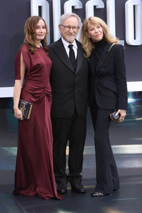 Kristie Macosko Krieger, Steven Spielberg und Kate Capshaw bei der Premiere des Kinofilms Disclosure Day im Cineworld Leicester Square. London, 04.06.2026 *** Kristie Macosko Krieger, Steven Spielberg and Kate Capshaw at the premiere of the movie Disclosure Day at Cineworld Leicester Square London, 04 06 2026 Foto:xD.xJonesx xFuturexImagex disclosure_london_6749