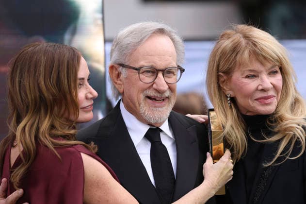 Kristie Macosko Krieger, Steven Spielberg und Kate Capshaw bei der Premiere des Kinofilms Disclosure Day im Cineworld Leicester Square. London, 04.06.2026 *** Kristie Macosko Krieger, Steven Spielberg and Kate Capshaw at the premiere of the movie Disclosure Day at Cineworld Leicester Square London, 04 06 2026 Foto:xD.xJonesx xFuturexImagex disclosure_london_6751