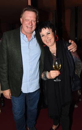Fritz Scheuermann Schauspieler Uschi Kaefer Kaefer Witwe MMuenchen 04.06.2026 Komoedie im Bayerischen Hof Premiere Kalter weisser Mann Foto Muenchen *** Fritz Scheuermann Actor Uschi Kaefer Kaefer Widow MMuenchen 04 06 2026 Comedy Bavarian Premiere Cold White Man Photo Munich