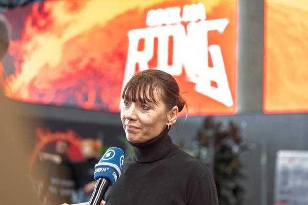 Rock am Ring 2026 - 04.06.26 Backstage Presserundgang. Jana POSTH, Festival Director im Interview - Zweiter Anreisetag am Donnerstag, 04.06.2026, zu Rock am Ring 2026 am Nürburgring in der Eifel. Das dreitägige Musikfestival findet vom 5. bis 7. Juni 2026 statt und gehört zu den größten Open-Air-Festivals Deutschlands. Nürburg Nürburgring Rheinland-Pfalz Deutschland *** Rock am Ring 2026 04 06 26 Backstage press tour Jana POSTH, Festival Director in an interview Second arrival day on Thursday, 04 06 2026, for Rock am Ring 2026 at the Nürburgring in the Eifel The three-day music festival will take place from June 5 to 7, 2026 and is one of the largest open-air festivals in Germany Nürburg Nürburgring Rhineland-Palatinate Germany Copyright: xMarcxJohnx