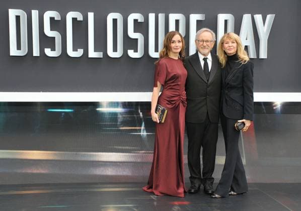 Disclosure Day UK film premiere Kristie Macosko Krieger, Steven Spielberg and Kate Capshaw at the Disclosure Day UK film premiere, Cineworld Leicester Square, Leicester Square, on Thursday 04 June 2026 in London, England, UK. CAP CAN CAN London UK Great Britain Copyright: xCanxNguyen CapitalxPicturesx