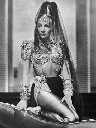 RECORD DATE NOT STATED German actress Marlene Dietrich in the movie Oriental Dreams, USA 1944  !ACHTUNG AUFNAHMEDATUM GESCHÄTZT!