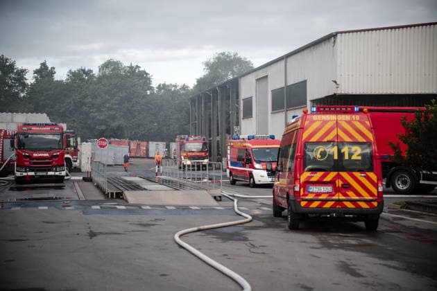 Brand bei Entsorgungsbetrieb 1.000 mÂ³ Restmüll in Flammen Am 05.06.2026 brach gegen 05:15 Uhr auf dem Gelände des Entsorgungsbetriebs Remondis in Welgesheim ein Brand aus. Ein Restmüllhaufen von rund 1.000 Kubikmeter stand in Flammen; als vermutliche Ursache nannte der Pressesprecher der Feuerwehr einen nicht fachgerecht entsorgten Lithium-Ionen-Akku. Im Einsatz waren rund 80 Kräfte der Freiwilligen Feuerwehren aus neun umliegenden Gemeinden sowie SEG Verpflegung des DRK und das THW. Um 06:30 Uhr wurde über die Warn-App NINA vor Geruchsbelästigung gewarnt; das Bundesamt für Bevölkerungsschutz und Katastrophenhilfe veröffentlichte um 06:16 Uhr über die Feuerwehrleitstelle Mainz eine Warnung vor massiver Rauchentwicklung. Der E
