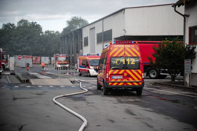 Brand bei Entsorgungsbetrieb 1.000 mÂ³ Restmüll in Flammen Am 05.06.2026 brach gegen 05:15 Uhr auf dem Gelände des Entsorgungsbetriebs Remondis in Welgesheim ein Brand aus. Ein Restmüllhaufen von rund 1.000 Kubikmeter stand in Flammen; als vermutliche Ursache nannte der Pressesprecher der Feuerwehr einen nicht fachgerecht entsorgten Lithium-Ionen-Akku. Im Einsatz waren rund 80 Kräfte der Freiwilligen Feuerwehren aus neun umliegenden Gemeinden sowie SEG Verpflegung des DRK und das THW. Um 06:30 Uhr wurde über die Warn-App NINA vor Geruchsbelästigung gewarnt; das Bundesamt für Bevölkerungsschutz und Katastrophenhilfe veröffentlichte um 06:16 Uhr über die Feuerwehrleitstelle Mainz eine Warnung vor massiver Rauchentwicklung. Der E