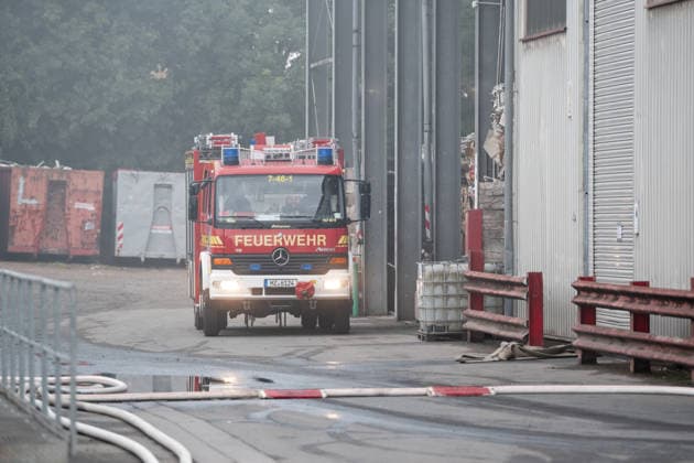 Brand bei Entsorgungsbetrieb 1.000 mÂ³ Restmüll in Flammen Am 05.06.2026 brach gegen 05:15 Uhr auf dem Gelände des Entsorgungsbetriebs Remondis in Welgesheim ein Brand aus. Ein Restmüllhaufen von rund 1.000 Kubikmeter stand in Flammen; als vermutliche Ursache nannte der Pressesprecher der Feuerwehr einen nicht fachgerecht entsorgten Lithium-Ionen-Akku. Im Einsatz waren rund 80 Kräfte der Freiwilligen Feuerwehren aus neun umliegenden Gemeinden sowie SEG Verpflegung des DRK und das THW. Um 06:30 Uhr wurde über die Warn-App NINA vor Geruchsbelästigung gewarnt; das Bundesamt für Bevölkerungsschutz und Katastrophenhilfe veröffentlichte um 06:16 Uhr über die Feuerwehrleitstelle Mainz eine Warnung vor massiver Rauchentwicklung. Der E
