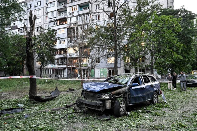 Cars, parked outside a residential building, are damaged by a Russian drone strike on the Shevchenkivskyi district of Zaporizhzhia, Ukraine, June 4, 2026. Russian forces launched a drone strike on one of the city’s residential areas, killing one person and injuring 16 others. The blast wave and debris shattered windows and balconies in apartment blocks. (Photo by Dmytro Smolienko Ukrinform) Russian forces launch drone strike on district in Zaporizhzhia  Copyright: xDmytroxSmolienkox