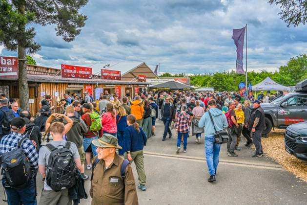 LSP ALLRADMESSE- Besucher auf dem Ausstellungs Gelande der jaehrlichen Offroad Messe Abenteuer und Allrad 2026 in Bad Kissingen am 04.06.2026 ist gestartet Bayern Frankreich *** LSP ALLRADMESSE visitors on the exhibition grounds of the annual offroad fair Abenteuer und Allrad 2026 in Bad Kissingen on 04 06 2026 has started Bavaria France