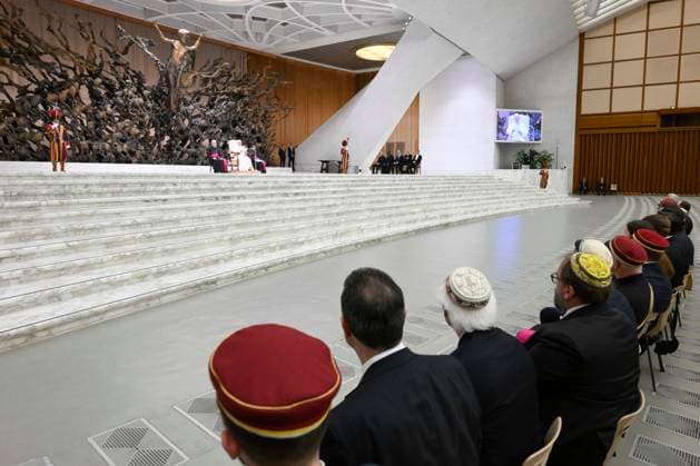 ITALY - POPE LEO XIV DURING AUDIENCE WITH GERMAN CATHOLIC STUDENT ASSOCIATIONS AT THE PAUL VI HALL IN THE VATICAN - 2026 6 5 Italy, Rome, Vatican, 2026 6 5 Pope Leo XIV during an audience with German Catholic Student Associations at the Paul VI Hall in the Vatican EDITORIAL USE ONLY - NO BOOKS Copyright: xVATICANxMEDIAx