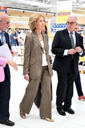 Queen Sofia visits one of the donation points on the occasion of the beginning of the Spring Collection of the Spanish Federation of Food Banks Queen Sofia visits one of the donation points on the occasion of the beginning of the Spring Collection of the Spanish Federation of Food Banks, on June 5, 2026, in Madrid Spain REINA SOFIA SOLIDARITY FOOD BANK JUNE 5, 2026 José Madrid Madrid Madrid Spain  Copyright: xJosÃ xOlivax 7573043