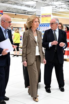 Queen Sofia visits one of the donation points on the occasion of the beginning of the Spring Collection of the Spanish Federation of Food Banks Queen Sofia visits one of the donation points on the occasion of the beginning of the Spring Collection of the Spanish Federation of Food Banks, on June 5, 2026, in Madrid Spain REINA SOFIA SOLIDARITY FOOD BANK JUNE 5, 2026 José Madrid Madrid Madrid Spain  Copyright: xJosÃ xOlivax 7573081