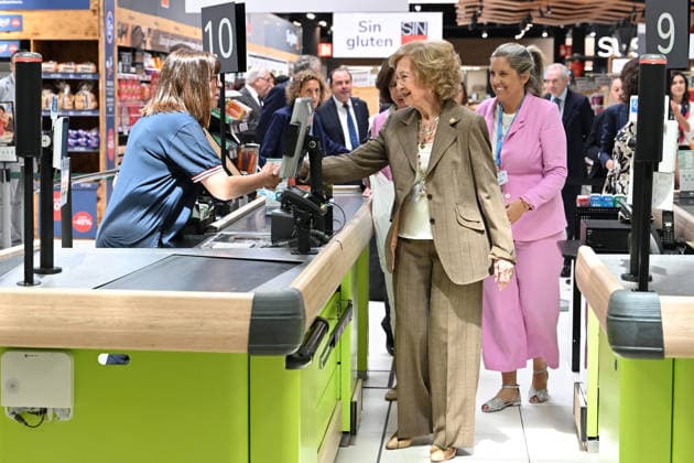 Queen Sofia visits one of the donation points on the occasion of the beginning of the Spring Collection of the Spanish Federation of Food Banks Queen Sofia visits one of the donation points on the occasion of the beginning of the Spring Collection of the Spanish Federation of Food Banks, on June 5, 2026, in Madrid Spain REINA SOFIA SOLIDARITY FOOD BANK JUNE 5, 2026 José Madrid Madrid Madrid Spain  Copyright: xJosÃ xOlivax 7573099