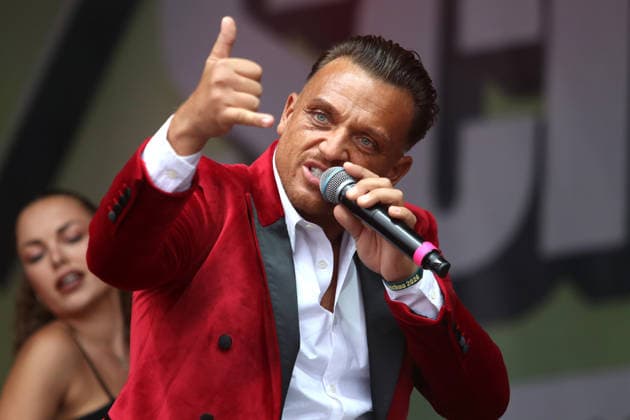 Entertainment Bilder des Tages Menowin Fröhlich beim SchlagerOlymp 2026 Auftritt beim Schlagerfestival am 30.05.2026 auf dem Zentralen Festplatz in Berlin. *** Menowin Fröhlich at SchlagerOlymp 2026 Performance at the Schlagerfestival on 30 05 2026 at the Central Festival Square in Berlin Copyright: xmix1x