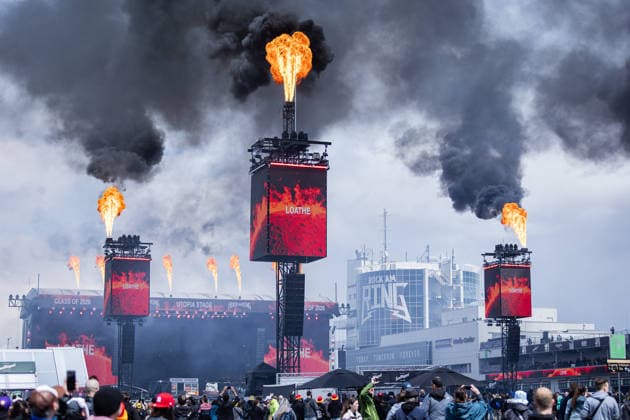Entertainment Bilder des Tages Rock am Ring 2026, 5.6.2026 Zur Eröffnung gab es viel Feuer -- Mit dem Traditionsfestival Rock am Ring am Nürburgring in der Eifel startet in Deutschland die Festival-Saison. Rock am Ring findet in diesem Jahr vom 5. bis 7. Juni statt. Rund 80 Bands und Künstler stehen auf einer der drei großen Bühnen. Nürburg Nürburgring Rheinland-Pfalz Deutschland *** Rock am Ring 2026, 5 6 2026 There was a lot of fire at the opening The traditional Rock am Ring festival at the Nürburgring in the Eifel region kicks off the festival season in Germany Rock am Ring takes place this year from 5 to 7 June Around 80 bands and artists will perform on one of the three large stages Nürburg Nürburgring Rhineland-Palatinate Germany Copyright: xSebastianxDerixx