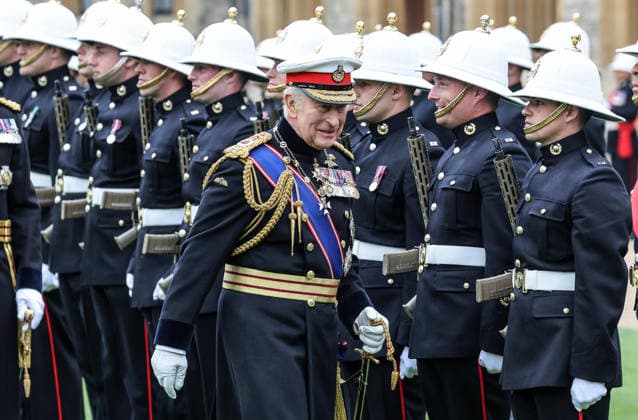 Entertainment Bilder des Tages Royal Marines parade new colours at Windsor Castle King Charles III inspects the Royal Marines formed upon in Windsor castle to receive their new colours. The Marines of 40, 41, 42 and 45 commando received new colours from King Charles III the first time they have done so in 25 years., Credit:Richard Pohle PA ROTA - B68 Avalon  Copyright: xRichardxPohlex xPAxROTAx-xB68x xAvalonx 1107934026