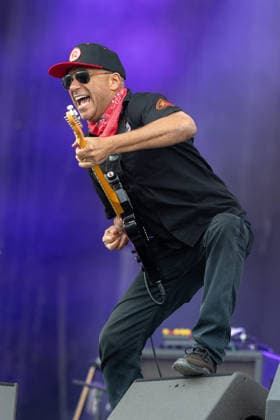 Musikfestival Rock im Park 2026 - Tom Morello, Nürnberg, 05.06.2026 Tom Morello spielt mit expressiver Gestik E-Gitarre. Der amerikanische Gitarrist ist bekannt als Mitglied von Rage Against the Machine und Audioslave. Nürnberg Bayern Deutschland *** Music Festival Rock im Park 2026 Tom Morello, Nuremberg, 05 06 2026 Tom Morello plays electric guitar with expressive gestures The American guitarist is known as a member of Rage Against the Machine and Audioslave Nuremberg Bavaria Germany 20260605-1V9A9111-M4000