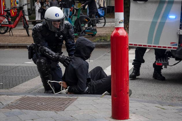Police made arrests near the central station in the Belgian capital following a call for students and pupils to gather in protest against the education reform passed by parliament that very morning. - 05 06 2026 - Belgium Brussels Brussels -  NicolasxLandemardx xLexPictorium LePictorium_0335634