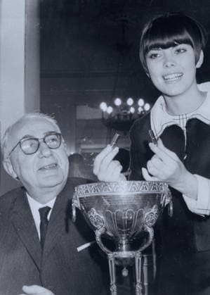 RECORD DATE NOT STATED French singer Mireille Mathieu, 1960s  !ACHTUNG AUFNAHMEDATUM GESCHÄTZT!