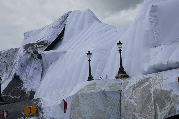News Bilder des Tages RECORD DATE NOT STATED JR s Caverne Du Pont Neuf Damaged By Wind - Paris The Caverne du Pont Neuf, damaged by a gust of wind on Tuesday, June 2nd, is currently being assessed. The artist JR has announced the postponement of the opening date, initially scheduled for June 6th. Paris, Friday, June 5th. Photo by Jean Pierre Nguyen Van Hai Barbier ABACAPRESS.COM Paris Ile-de-France France  Copyright: xNguyenxVanxHai-BarbierxJeanxPierre ABACAx