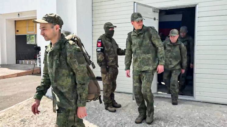 BELARUS - JUNE 5, 2026: This video screen grab shows Russian servicemen as they return from Ukrainian captivity. Video grab. Best possible quality Belarus  - ZUMAt113 20260605_zaa_t113_426 Copyright: xRussianxDefencexMinistryxPressxSx