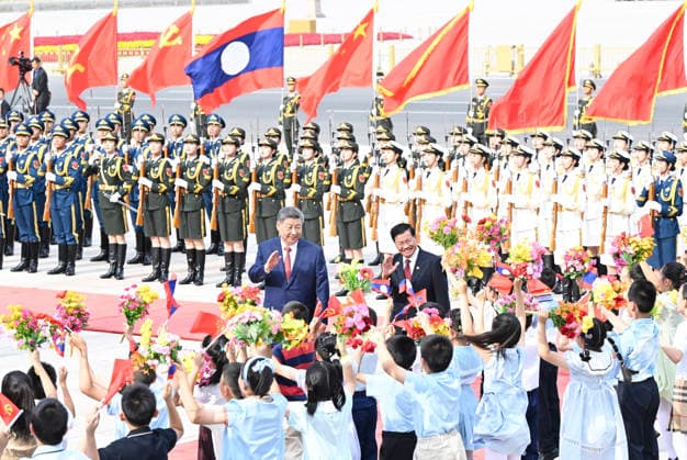 (260605) -- BEIJING, June 5, 2026 -- General Secretary of the Communist Party of China Central Committee and Chinese President Xi Jinping holds a welcome ceremony for General Secretary of the Lao People s Revolutionary Party Central Committee and Lao President Thongloun Sisoulith at the square outside the east gate of the Great Hall of the People ahead of their talks in Beijing, capital of China, June 5, 2026. Xi held talks with Thongloun, who is on a state visit to China, at the Great Hall of the People in Beijing on Friday. ) CHINA-BEIJING-XI JINPING-LAOS-THONGLOUN-TALKS (CN) GaoxJie 