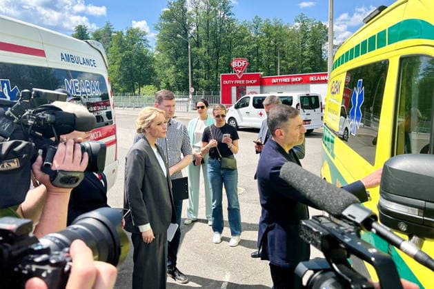 BELARUS - JUNE 5, 2026: Russia s Human Rights Commissioner Yana Lantratova is seen at the Novaya Guta crossing point on the Belarusian-Ukrainian border as three families return from Ukraine to Russia. TASS Belarus  - ZUMAt113 20260605_zaa_t113_436 Copyright: xRussia SxHumanxRightsxCommissionx